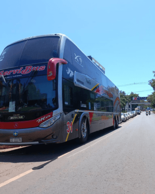 Bus de larga distancia en servicio