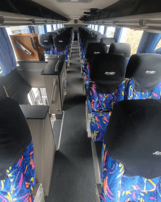 Interior con butacas reclinables